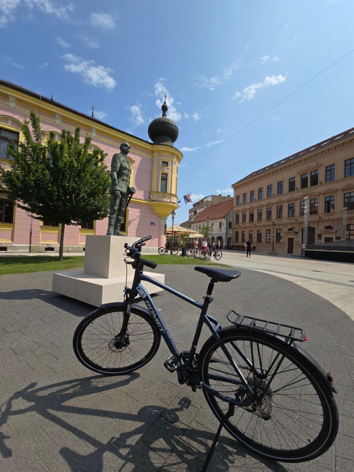 Apartman Valentic Vinkovci Bagian luar foto